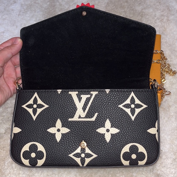 Crossbody Purse - Picture 4 of 9